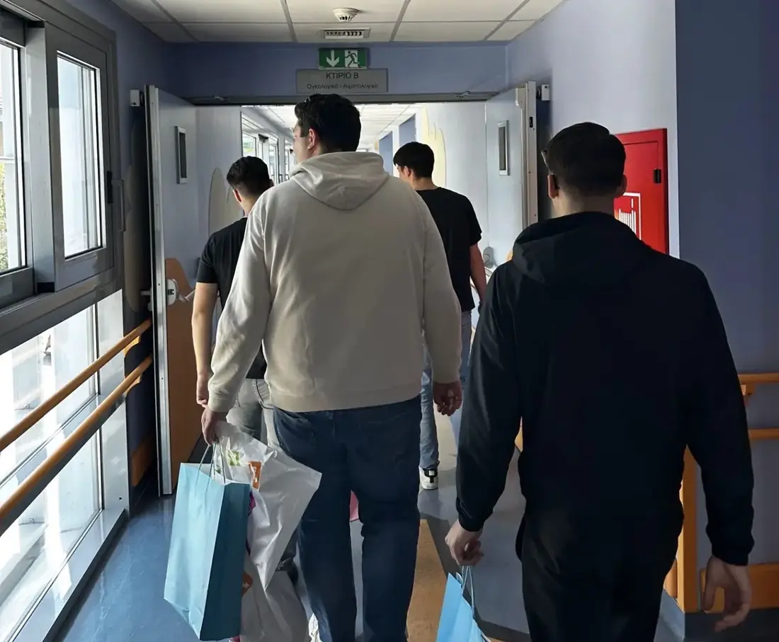 Με τα χέρια γεμάτα δώρα
