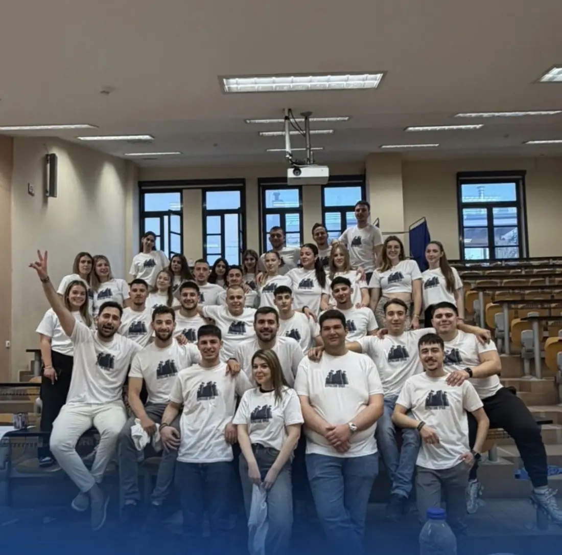 Η ομάδα της ΔΑΠ Οικονομικού σε αμφιθέατρο της σχολής